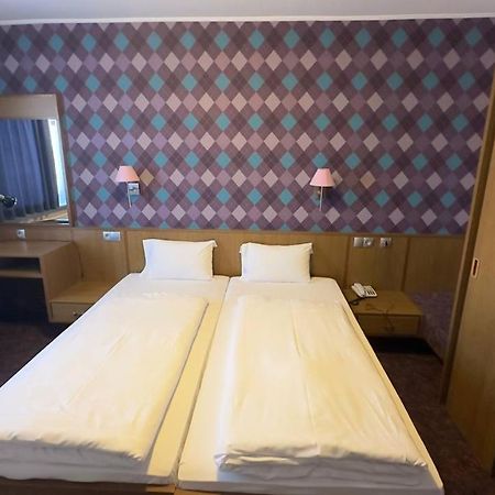 Hotel Ishi Inn วอล์ฟสบวร์ก ภายนอก รูปภาพ